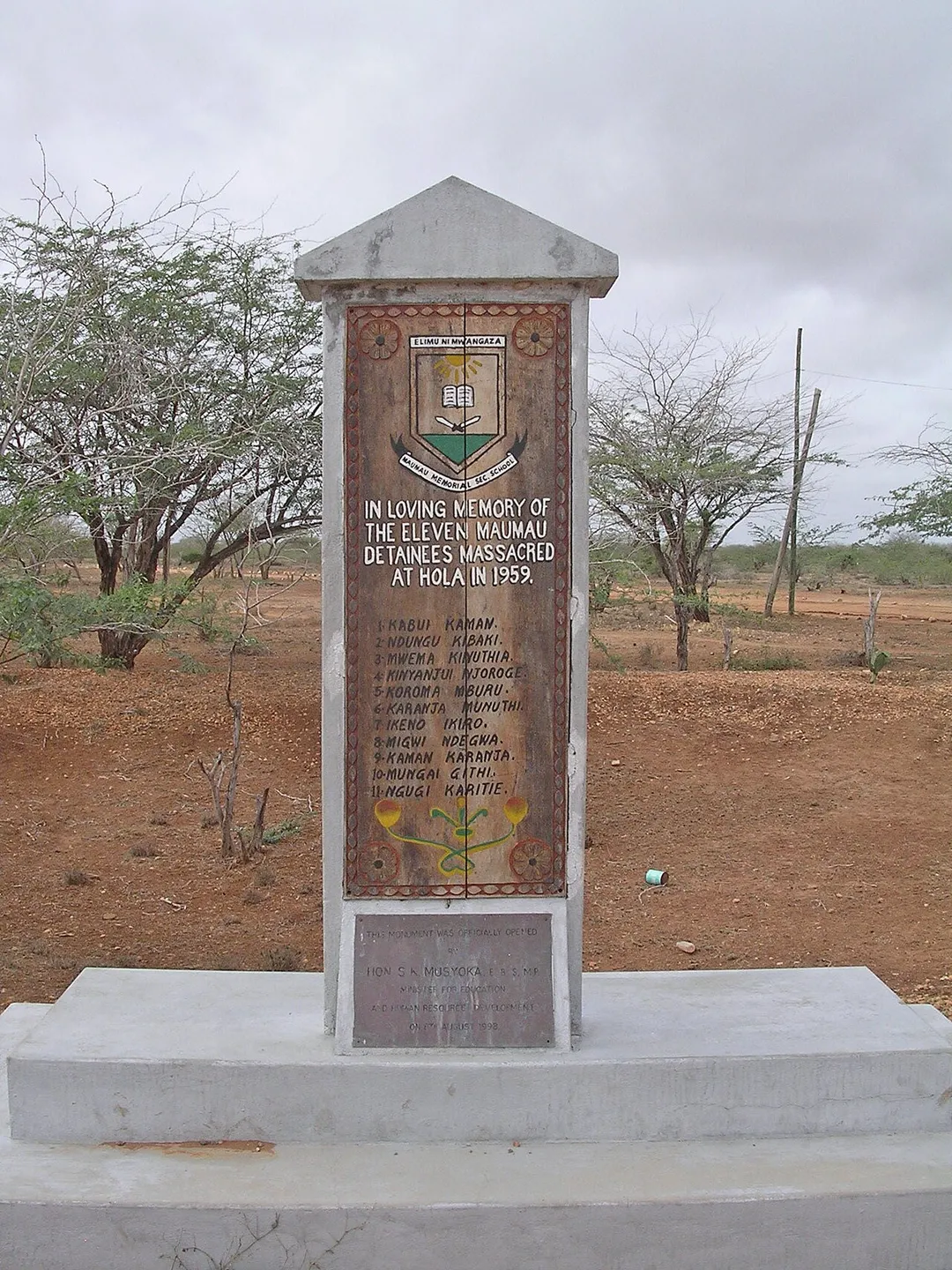 1n 1959 eleven Mau Mau freedom fighters were clubbed to death by guards at Hola detention camp. The incident became ínternationally known as the Hola Massacre'. This statue honours these eleven men. It was unveiled in 1998 by Hon. S.K. Msyoka, at that time Minister of Education