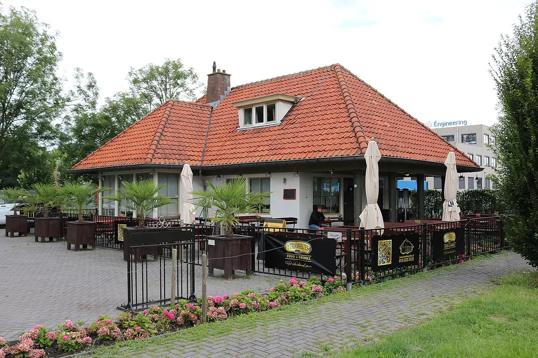 Hoogvliet, voormalig tramstation (foto Daniel van der Ree, 2 augustus 2021)