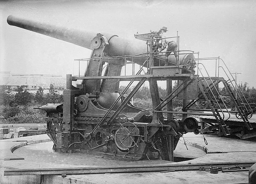 Aiming 14" gun -- Sandy Hook.