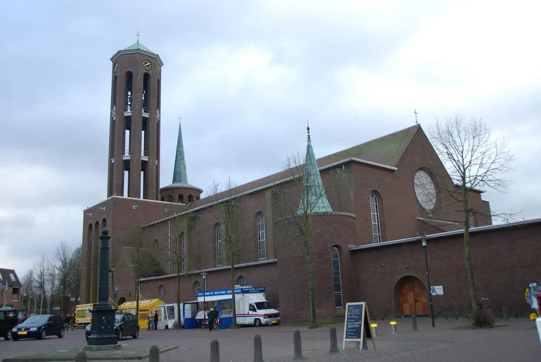 Zicht op een deel van de Sint Lambertuskerk, Sint Lambertusplein 16, 5961 EW Horst