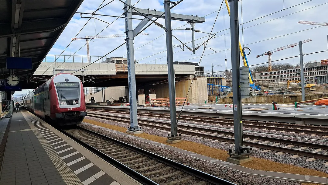 Gare Howald: construction works fot platform 2 and for extension of bridge for tram and busses.
