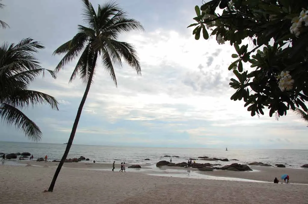 Hua Hin Beach in Cloudy morning.
Author : Kriangsak Honchumpae

Date Taken : 2006/04/16