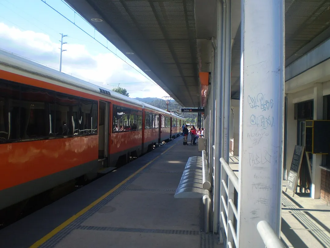 A unit of train UT 440 MC, on Chilean station of Hualqui, Biobio Region.