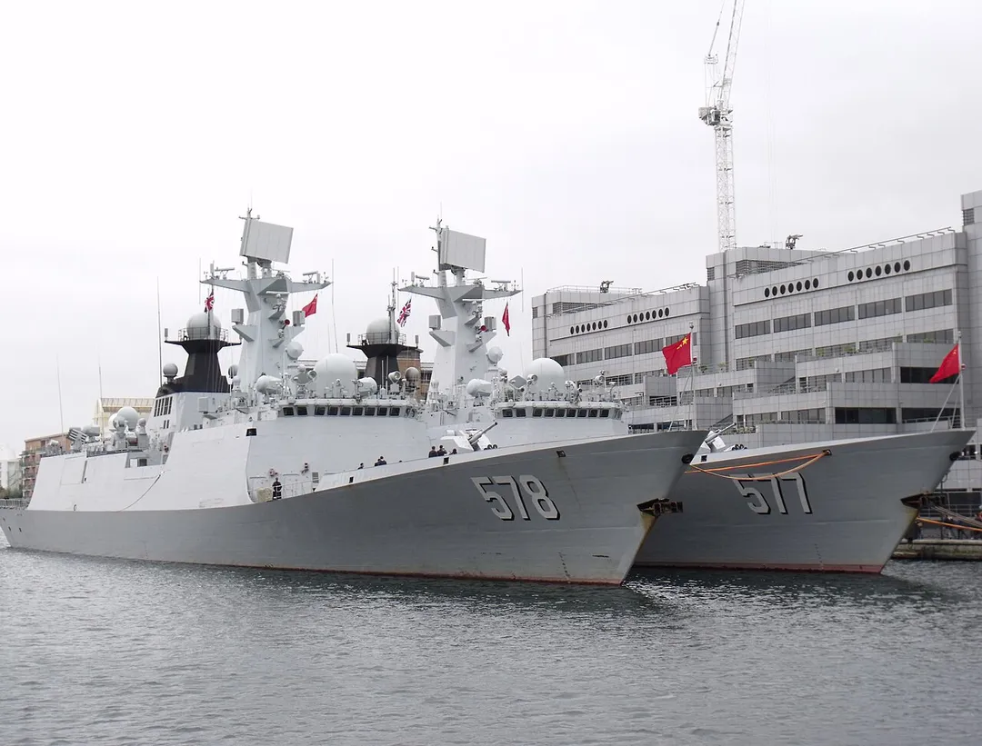 Chinese frigates Huanggang (577) and Yangzhou (578) on a goodwill tour to London, moored in West India Dock, October 2017.