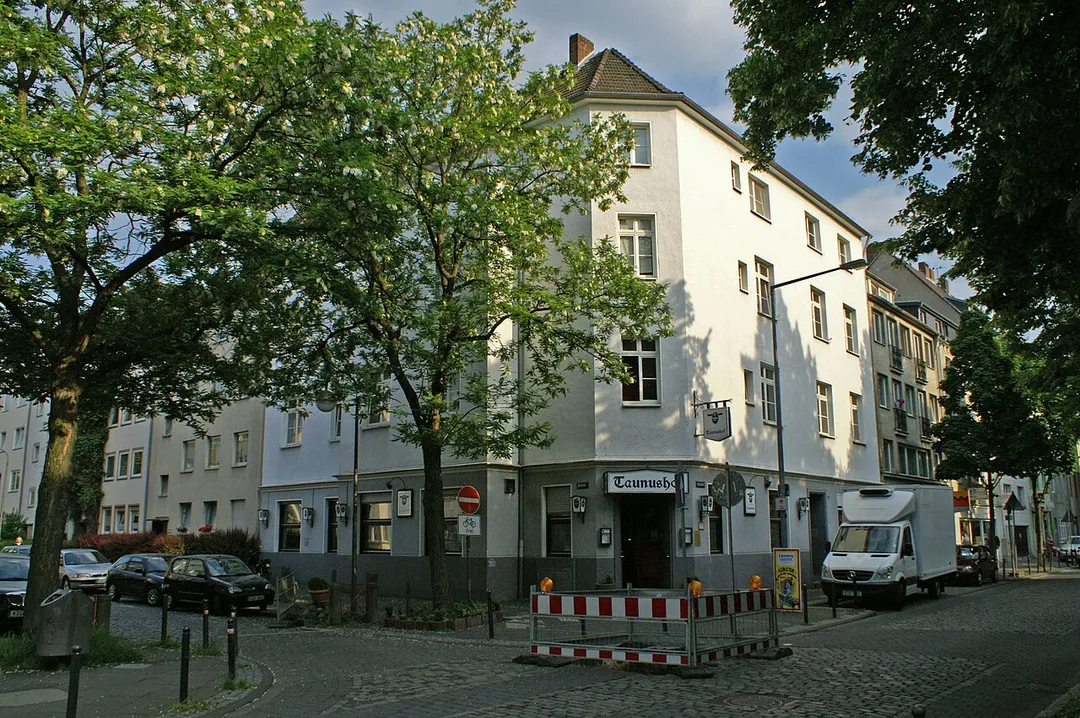 Taunusstraße/Ecke Wattstraße in Köln-Humboldt/Gremberg - Eckgststätte Taunushof