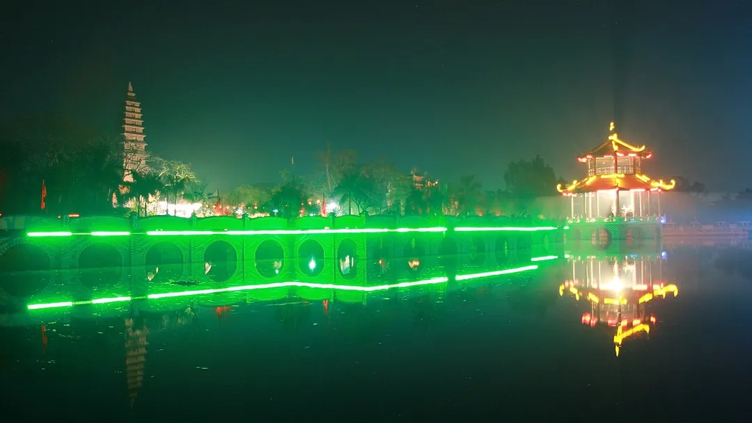 Không khí đón Giao thừa lúc 21h22p Tại Chùa Nho Lâm xã Mai Động, Hưng Yên