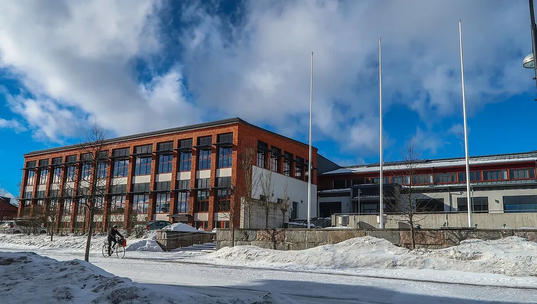 Hyvinkää City Hall (Finland). In 2011, this new function was given to the building of former wool factory.