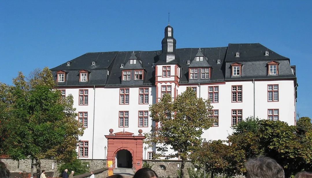 Description: Schloss in Idstein

Source: Selbst fotografiert, August 2003
Photographer/Painter: Ralf Ziegler, --RalfZi 22:33, 23 Mar 2005 (UTC)