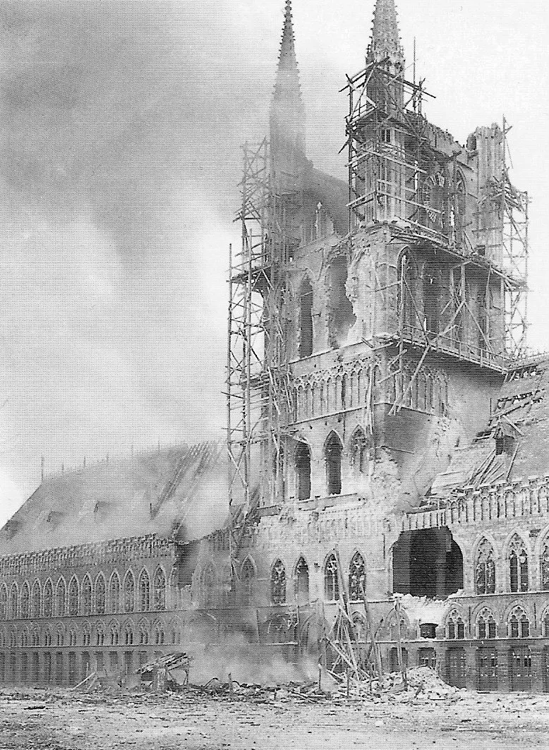 Brand van de Lakenhallen (Fire of the Cloth Hall) on 21 november 1914.