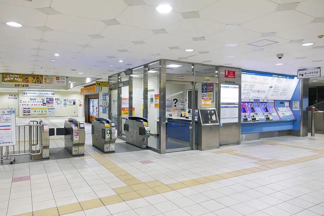 Seibu Shinjuku Line Shimoigusa Station ticket gate and ticket vending machines