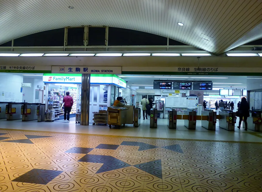 生駒駅を撮影。