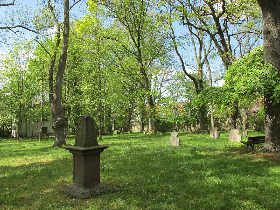 Grabsteine auf dem alten Friedhof von Immenhausen
