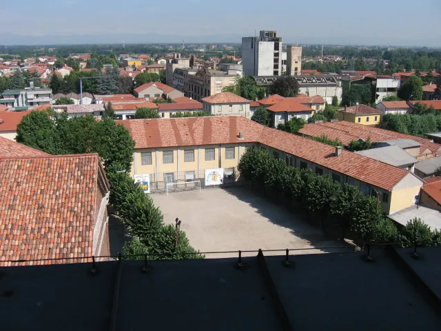 la urbocentro de Inveruno, vidata de la sonorila turo