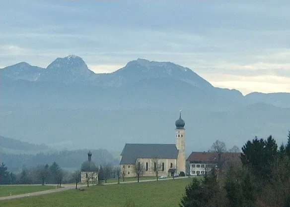 Wallfahrtskirche ST.Marinus zu Wilparting bei Irschenberg ist auch unter den Namen 
"Kirche der Liebe" bekannt. Die Tochter-Kirche ST.Anius erhielt den Namen "Kirche der Einsamkeit".

eigenes Bild