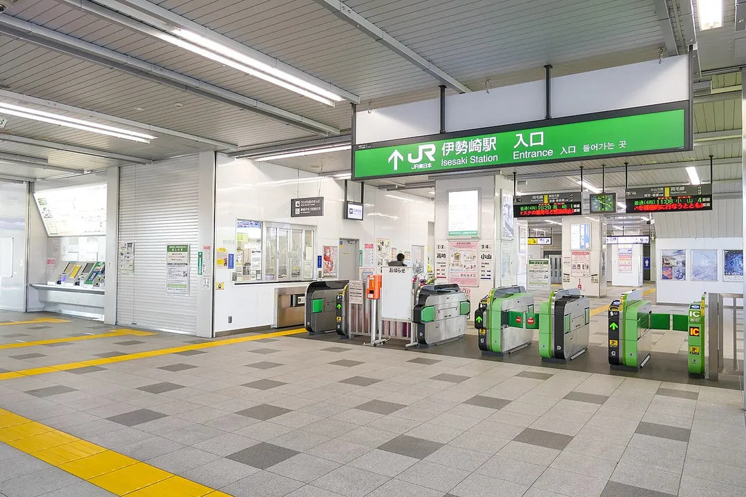 Ticket gate and ticket office at JR East Isesaki Station