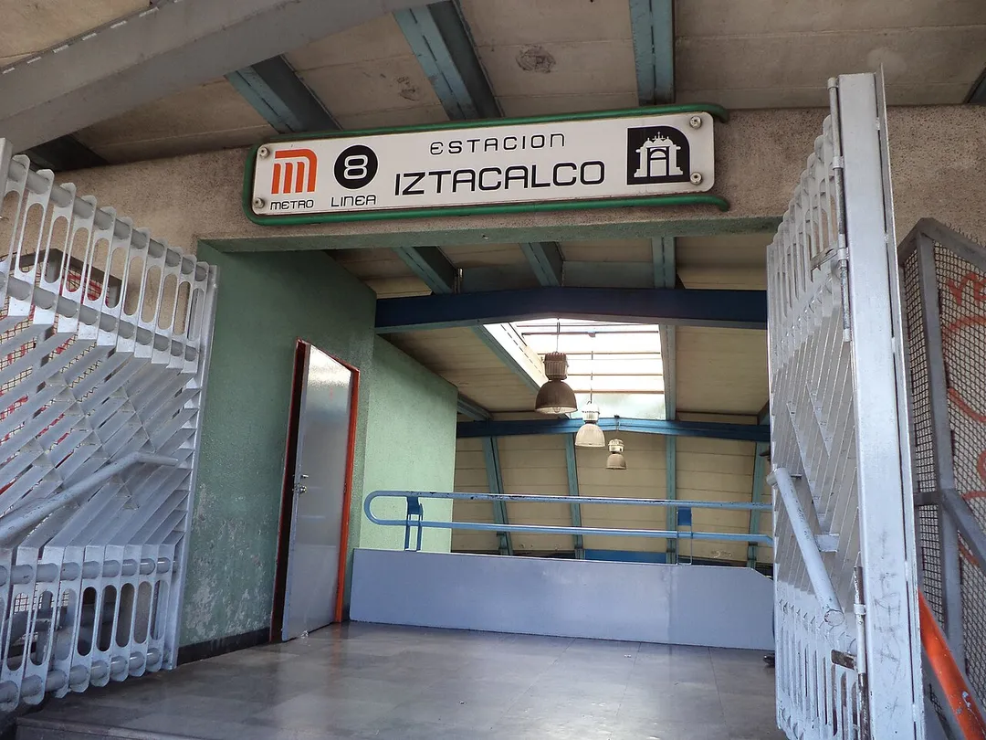 Acceso estación Iztacalco