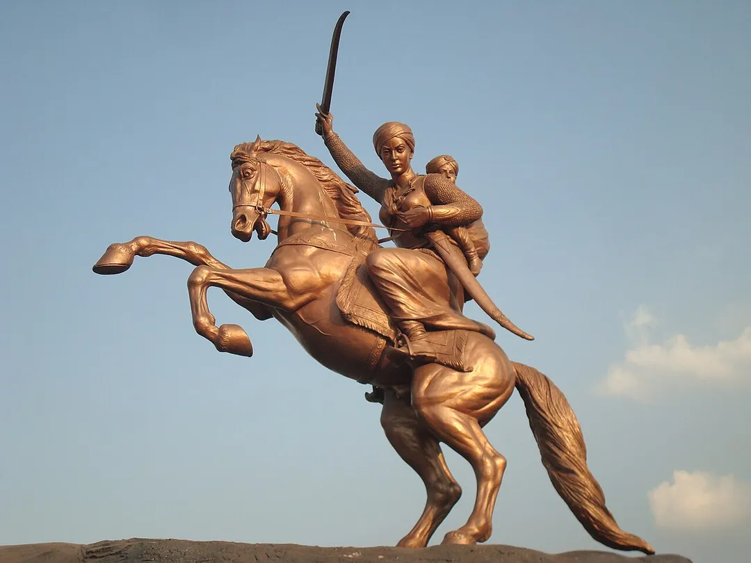 Rani Lakshmibai's statue in Solapur near the Kambar Talav (Sambhaji Talav).