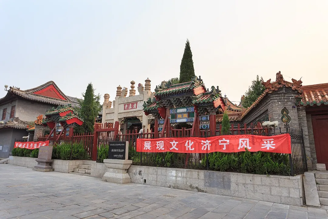 济宁东大寺
正面(东面)