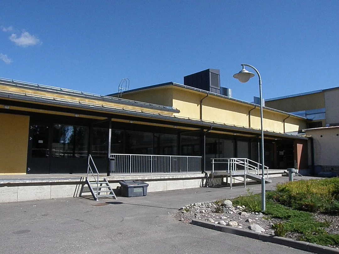 The Jokela High school yard, photograph taken on a sunny, hot day.