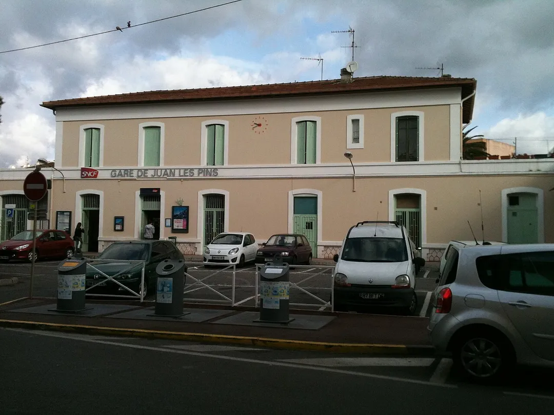 Exterior of Juan-les-Pins train station