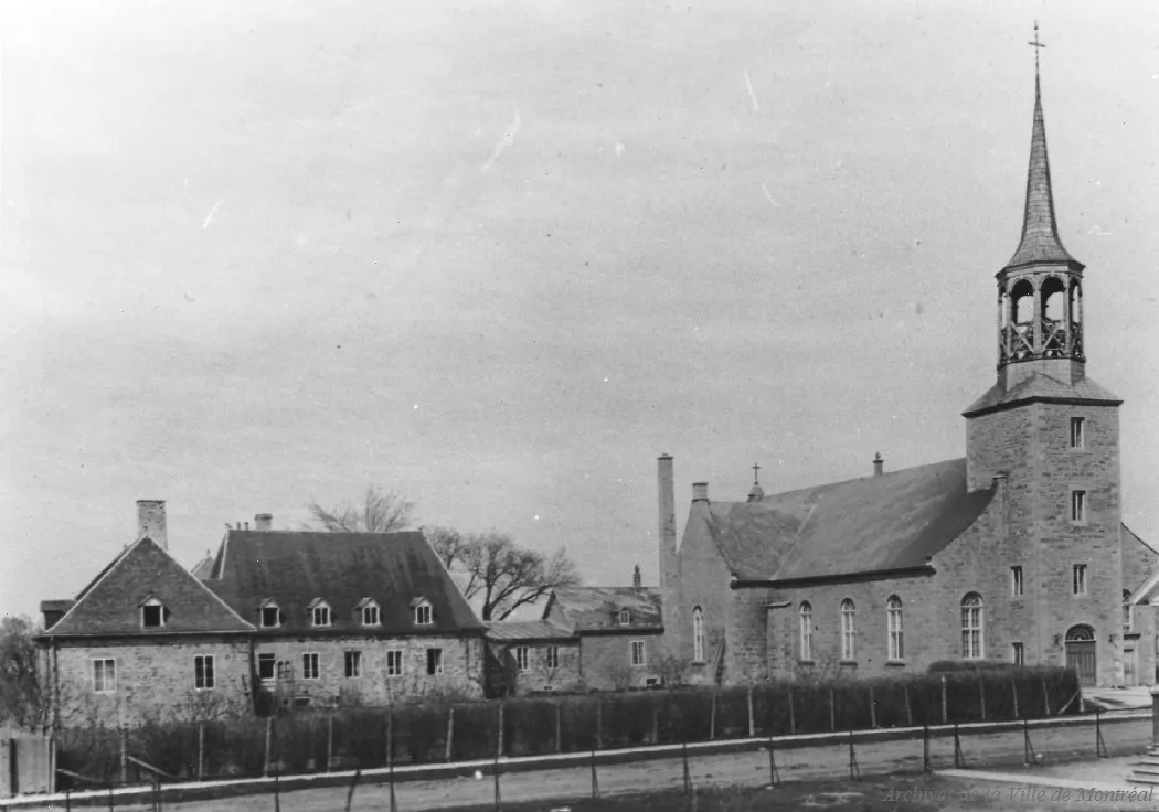 Kahnawake, presbytère (1719) et église Saint-François-Xavier (1845)
patrimoine-culturel.gouv.qc.ca
Lieu historique national du Canada de la Mission-de-Caughnawaga / Mission-Saint-François-Xavier

historicplaces.ca
