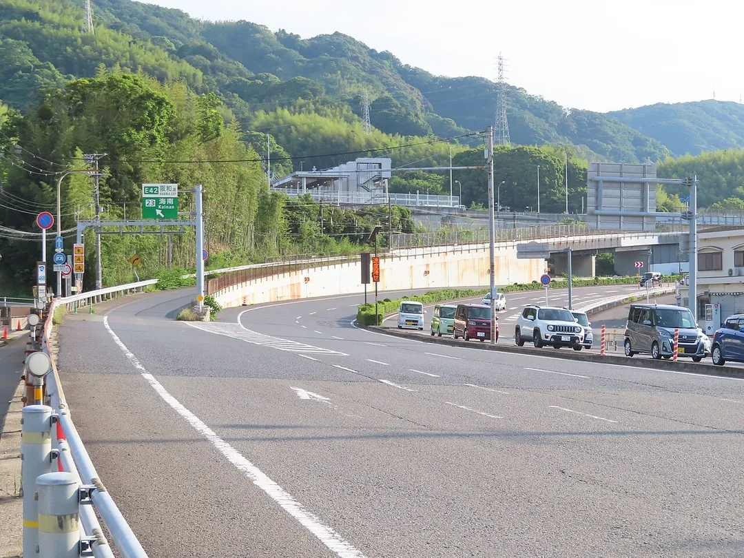 海南インターチェンジ入口。