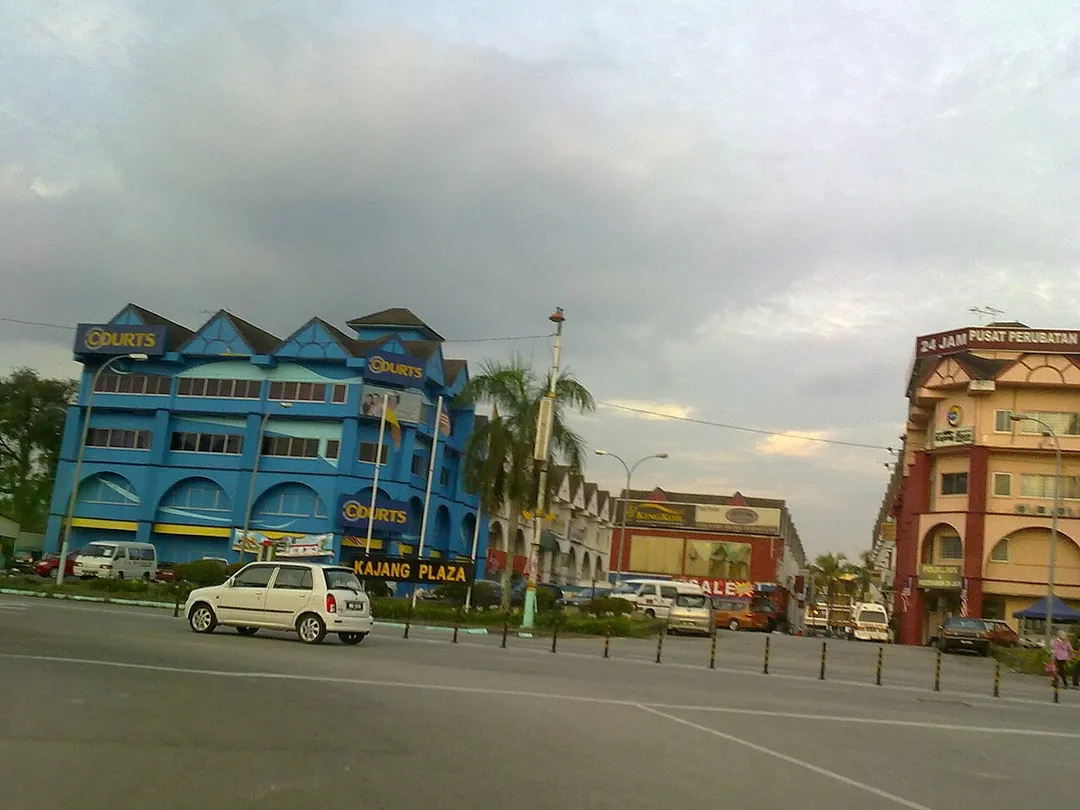 Courts Mammoth Kajang