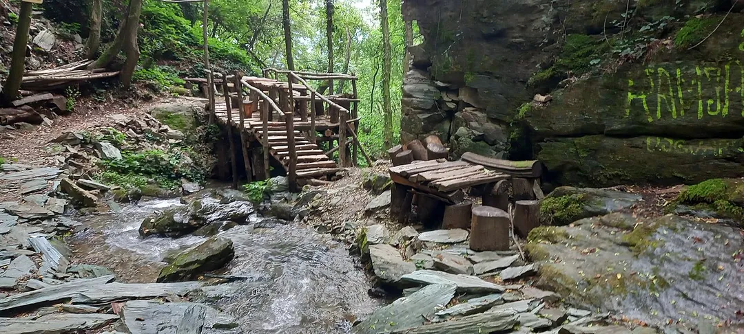 Камењанска Река пред нејзиниот седми водопад (броејќи од најнискиот кон највисокиот водопад) од вкупно осумте Камењански Водопади.