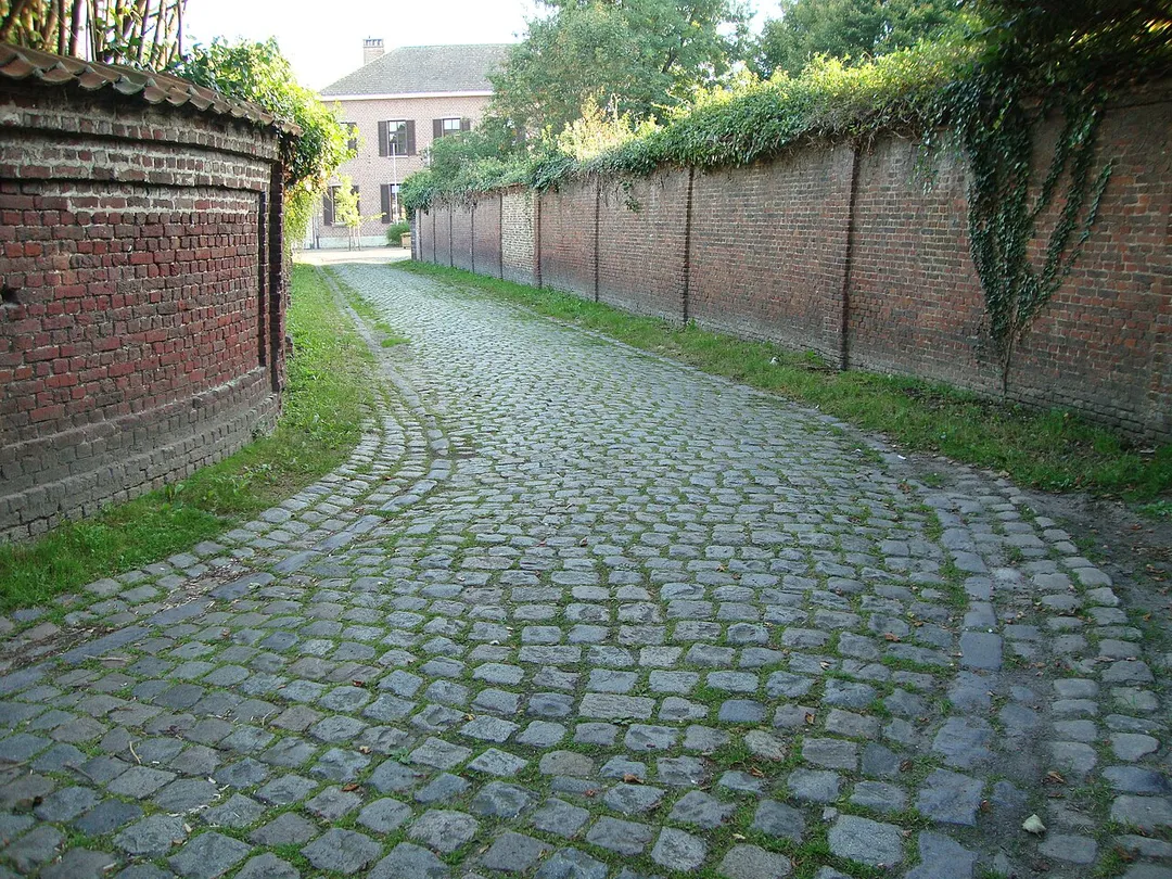Between parish and castle is the old cobbled road