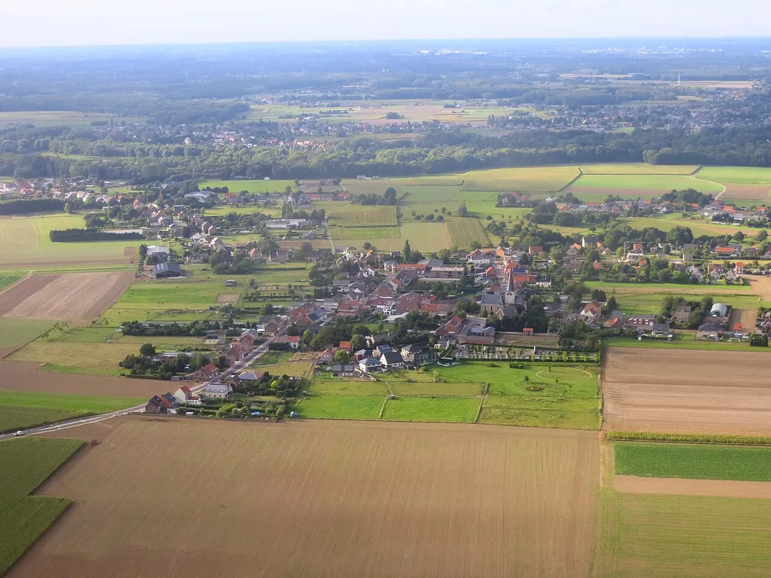 Aerial view from the (south)east towards (north)west, over the Hageland-Leuven region of northern Belgium. This municipality lies north of Brussels and west of Leuwen.