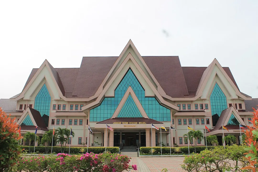 The main building inside the Seri Negeri Complex. It consists of three blocks namely Bendahara, Bendahari, and Temenggong. The chief minister office is housed in the Bendahara block.
