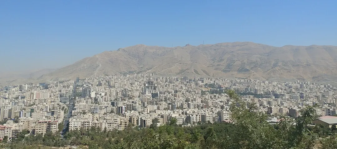 نمای هوایی منطقه عظیمیه کرج از جنوب به شمال