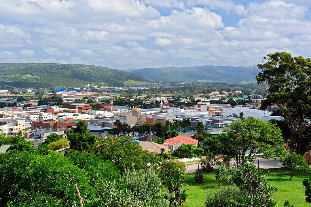 This is a South African town located in the Eastern Cape Province

Vue de l'Eastern Cape en Afrique du Sud.