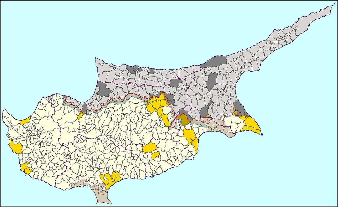 Administrative map of Cyprus, showing the communities and municipalities, both in the free areas, the Turkish-occupied areas and the buffer zone.