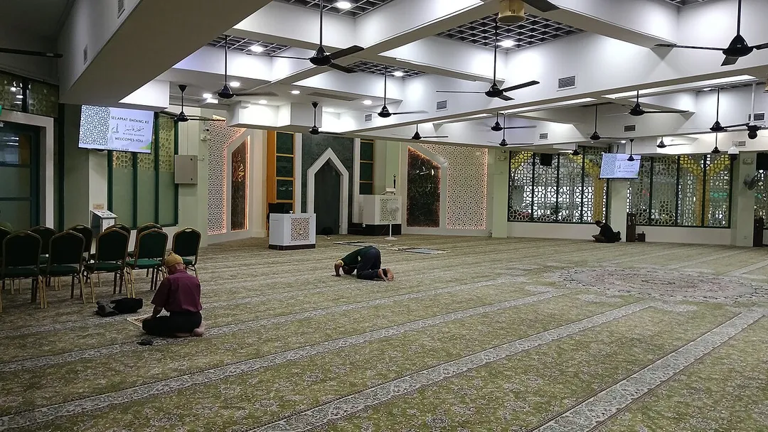 Voici Masjid Kassim à Kembangan, Singapour. Il est construit en 1921 et reconstruit en 1999. Il est également situé le long de Changi Road.