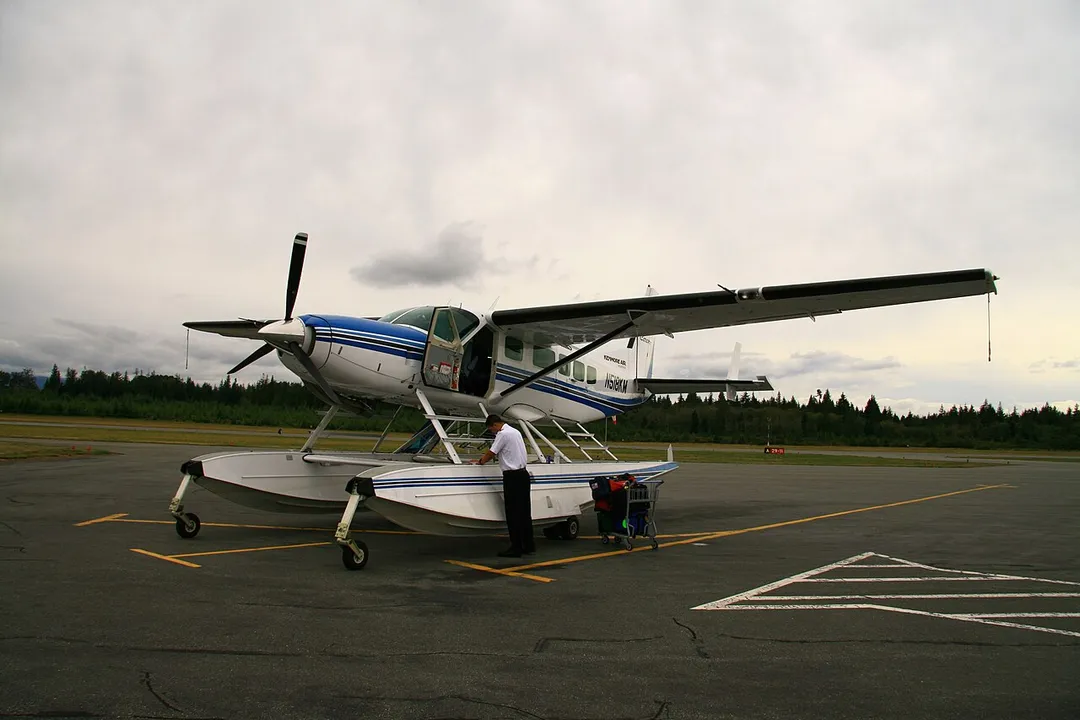 A Kenmore Air Cessna 208 in Campbell River, BC.