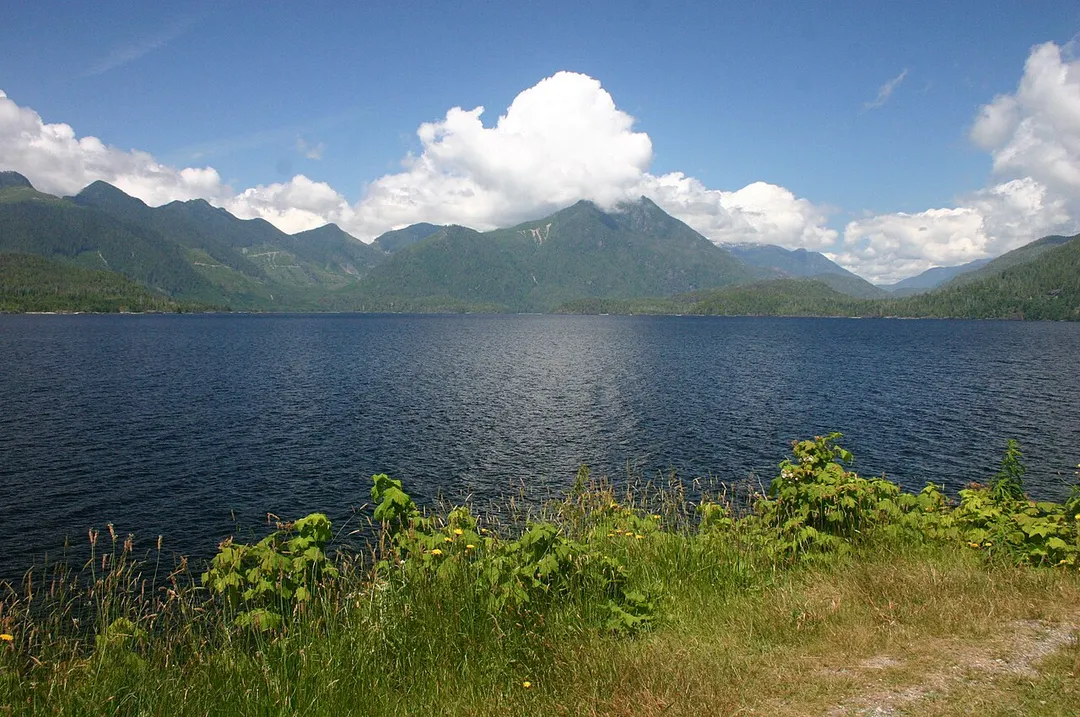 Kennedy Lake along Highway 4 that leads into the Pacific Rim National Park. The white clouds roughly follow the contours of the mountain.