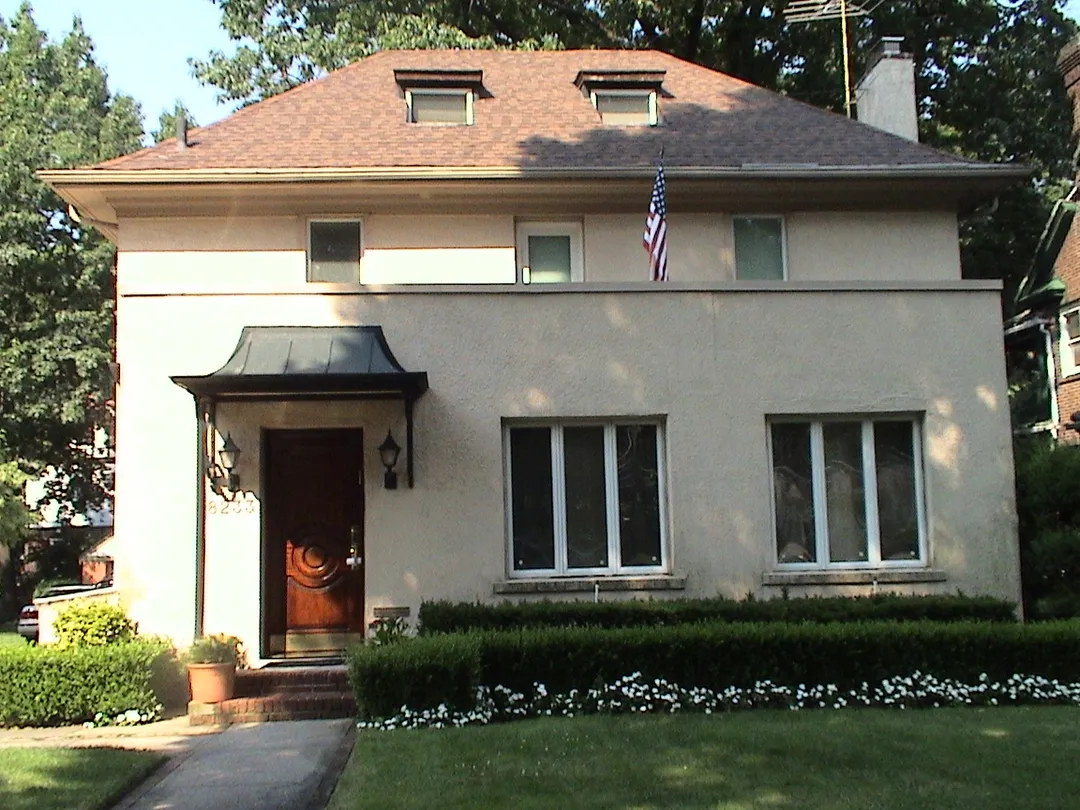 files from my last capturing adventure from Mississippi and New York, Kew Gardens and else.

House in Kew Gardens