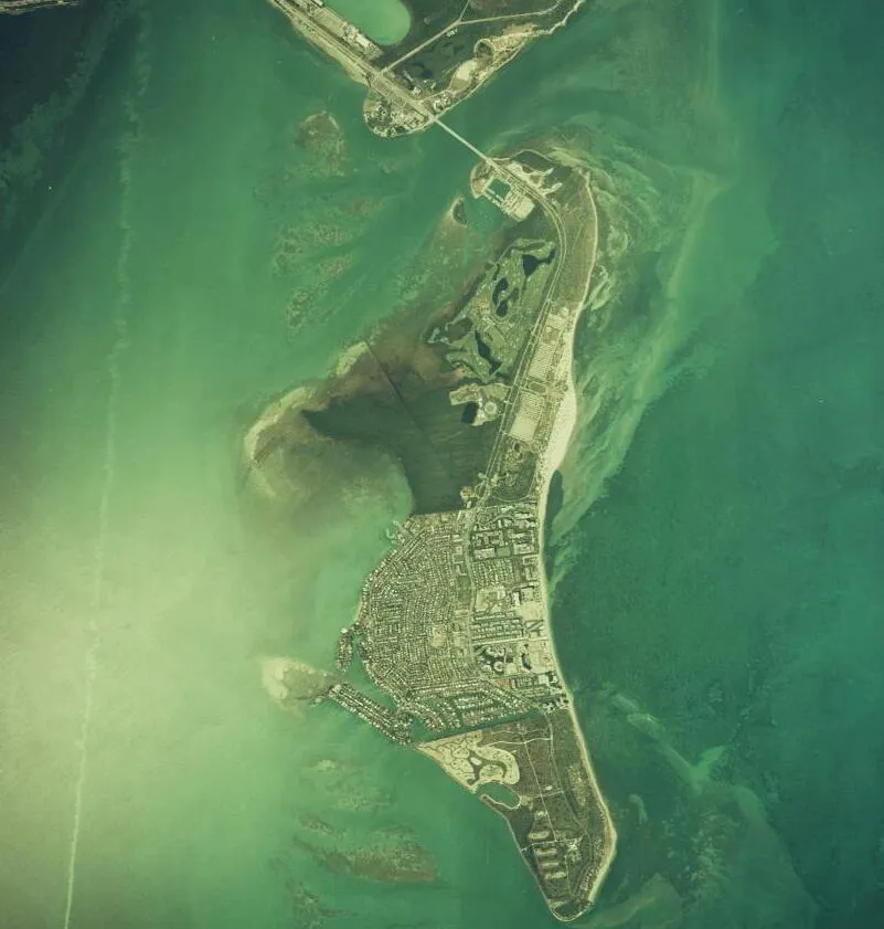 Downloaded from Aerial photograph 5WPA1342, 1999. Scale 1:40000, azimuth 187.6, 25.70489° N, 80.16356° W. (Coastal Aerial Photography, NOAA/National Ocean Service.