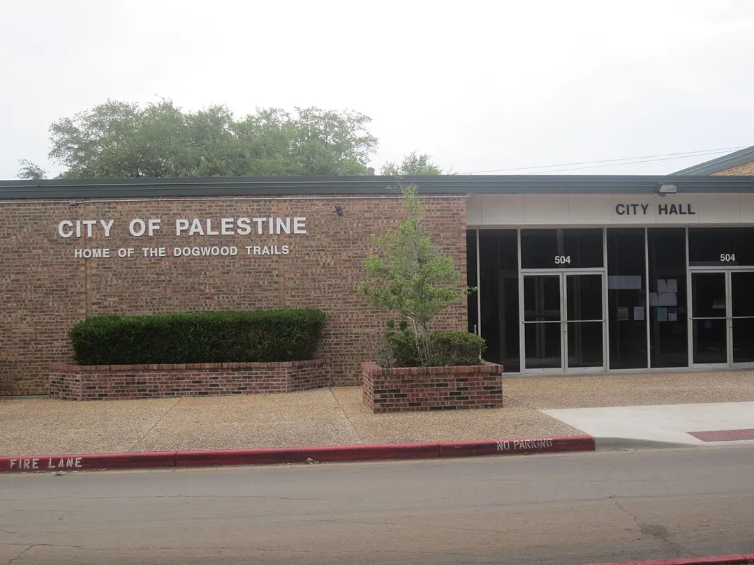 I took photo with Canon camera of city hall in Palestine, TX.