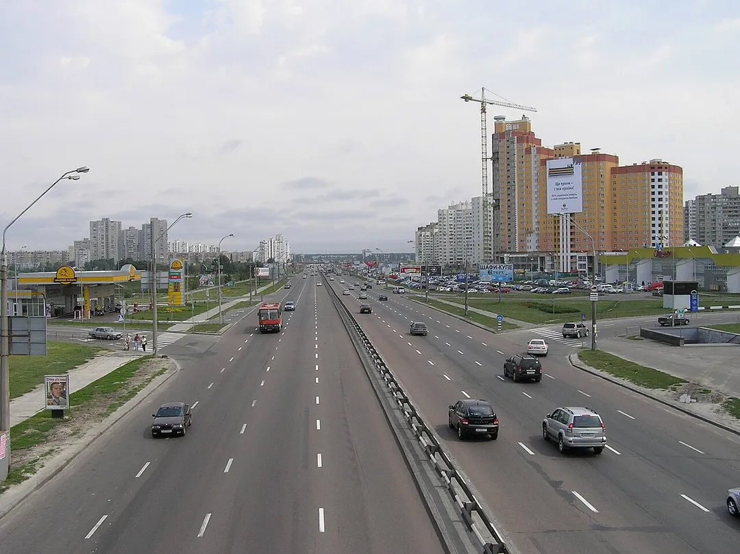 Київ. Проспект М. Бажана. Східний напрямок.