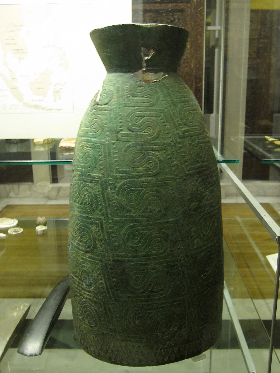 Bronze bell. Klang, Selangor state, western Malaysia. About 200 BCE-200 CE.
Found with a number of iron tools, this bell is one of the only two examples of the type, the other from Battambang in Cambodia. It is probably a ceremonial object related to the bronze drums known from many regions of southeast Asia and south China. British Museum.