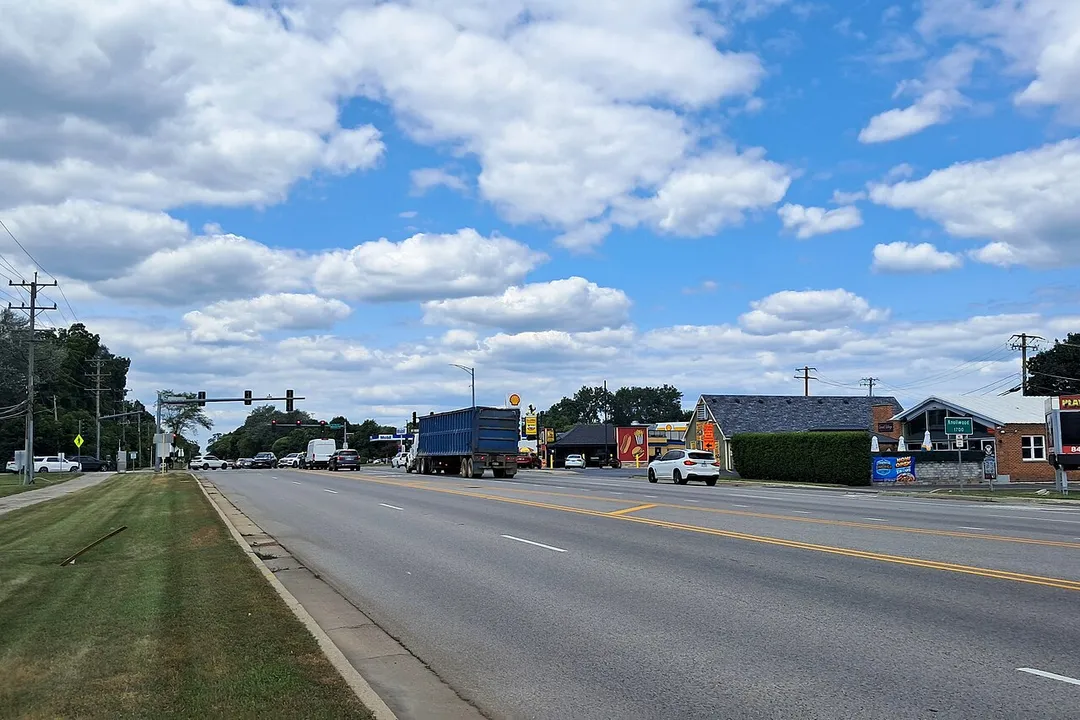 IL 176 west approaching IL 43