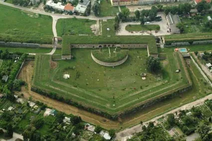 A Nádor-vonal V. bástyája légifelvételről. - Szlovákia, Komárno