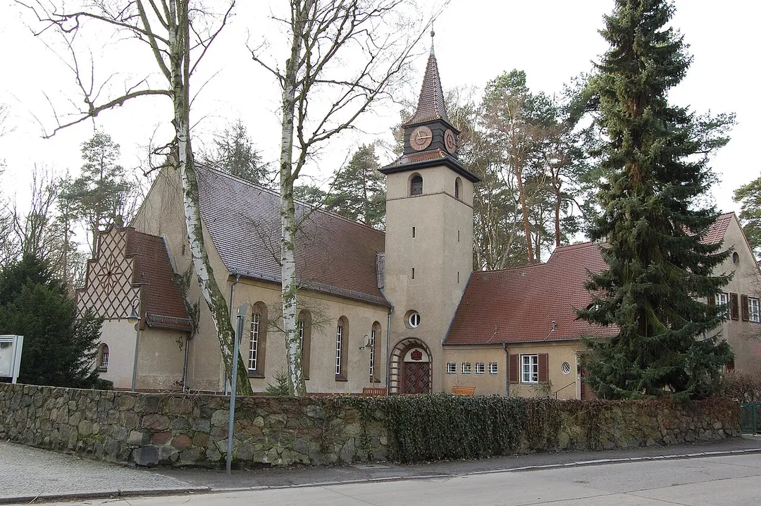 Gesamtansicht der Jesus-Christus-Kirche