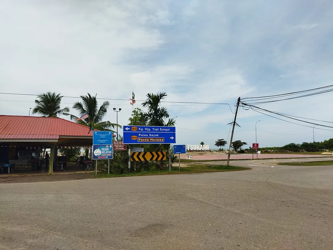 Jalan Kota Kuala Muda-Kuala Sungai Muda, di Kampung Kuala Sungai Muda.