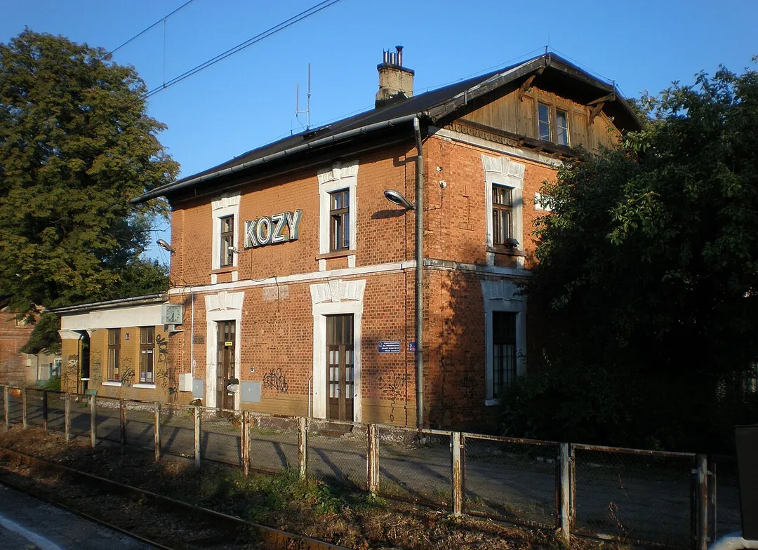 Stacja kolejowa, Kozy