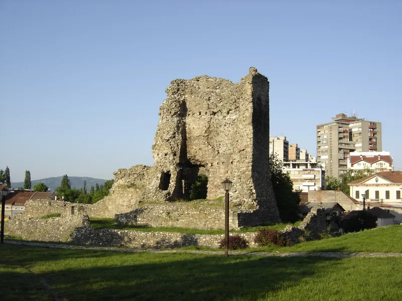 Don Zon tower in Kruševac, Serbia/La tour Don Zon à Kruševac, Serbie