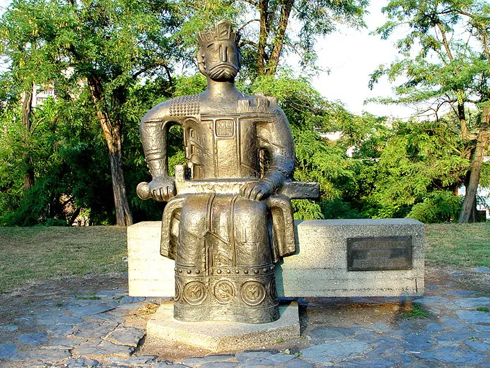 Lazar Hrebeljanović's statue in Kruševac, Serbia/La statue du prince Lazar à Kruševac, Serbie