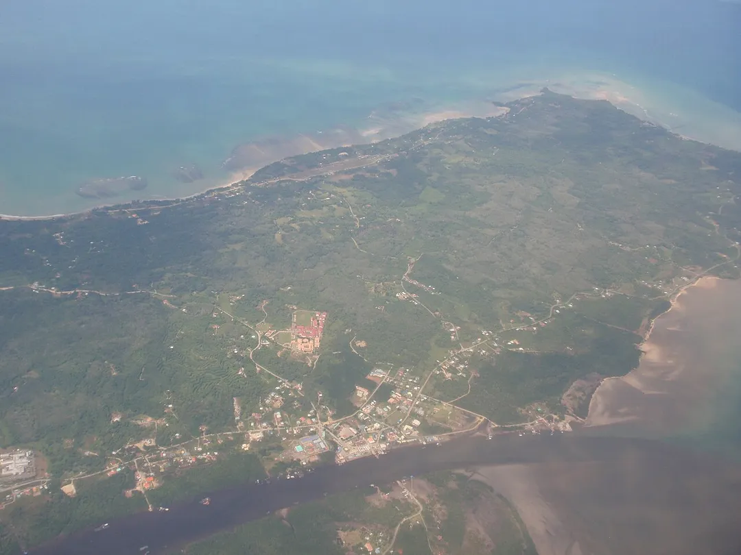 On the flight back, we flew pass Kuala Penyu again, but at a different direction. What a great view!